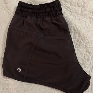 lululemon. Tracker shorts. Black. Size 6. EUC.